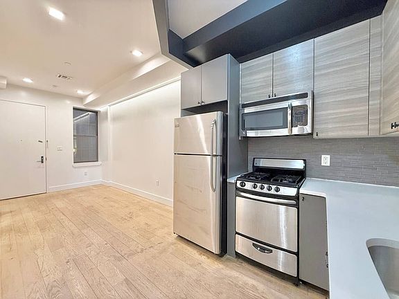 4th image of 1319 Bedford Ave #2B