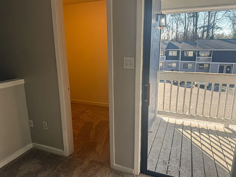 Berkshire Apartments — Photo 9