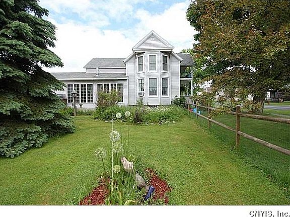 3rd image of 319 Franklin St