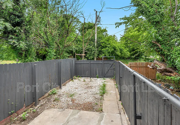 1806 Aiken St — Photo 21