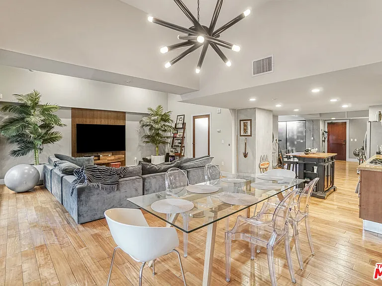 460 S Spring St #212 — Photo 14