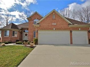 19584 Hudson River Dr, Macomb, MI 48044