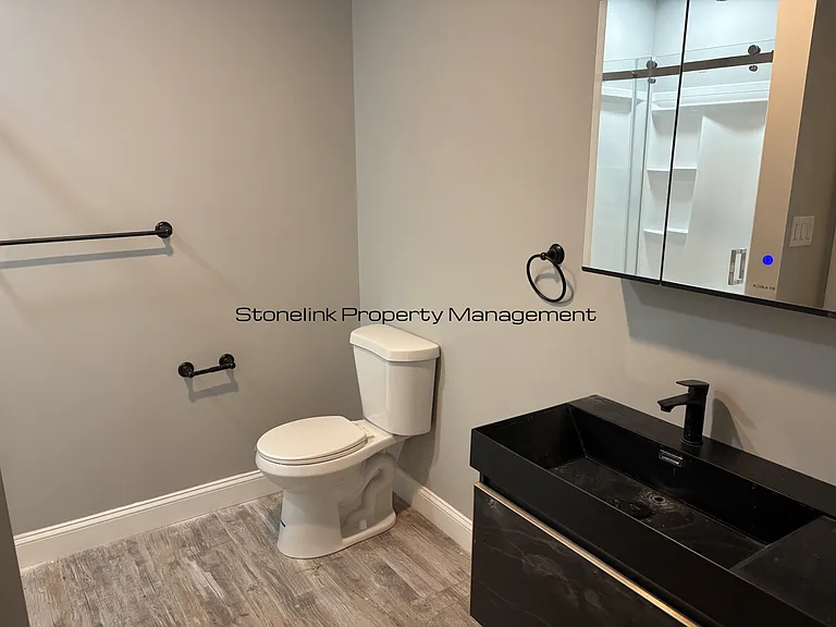 387 Broad St — Photo 16