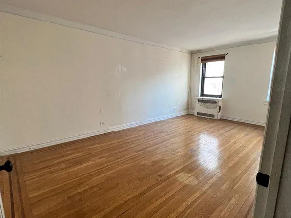 8306 Vietor Ave APT 5J, Flushing, NY 11373