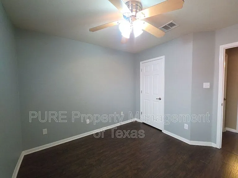 18401 Hees Ln — Photo 32