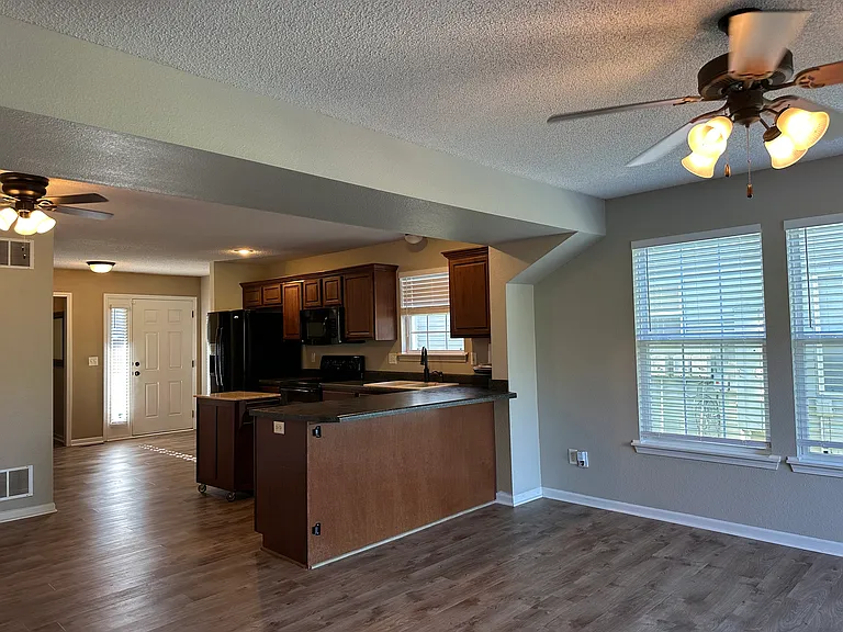 9869 N Lewis Ave — Photo 8