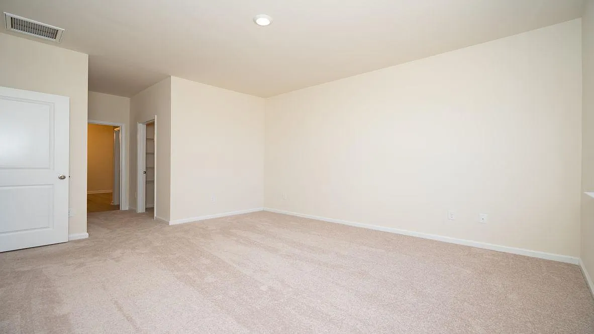 4 bed, 1975 sqft, $2,250 — Photo 4