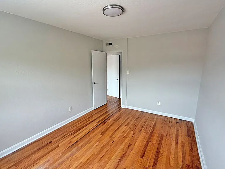 596 Lowell Ave — Photo 10