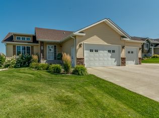 5201 Boulder Ridge Rd, Bismarck, ND 58503