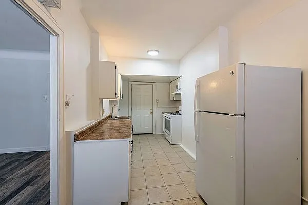 3302 Kenilworth Ave — Photo 2