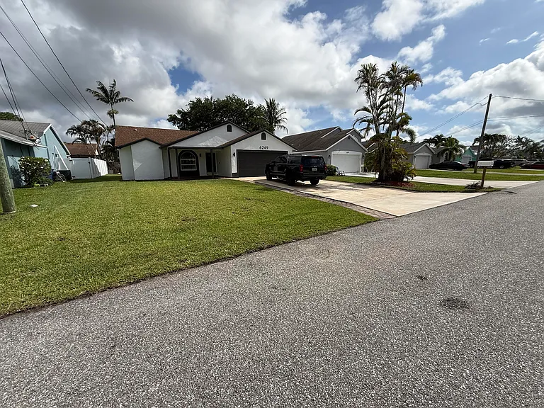 6249 Foster St — Photo 23