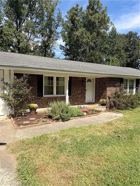 3 bed, 2.0 bath, 1486 sqft, $1,850 — Photo 2