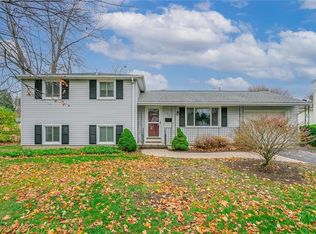 22 Pinebriar Dr, Rochester, NY 14616