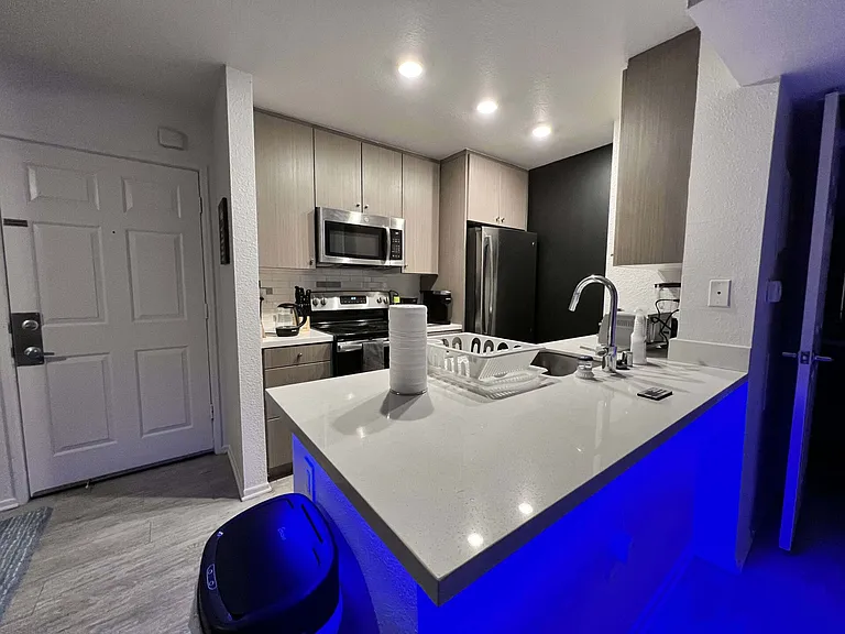 3674 Barham Blvd — Photo 9