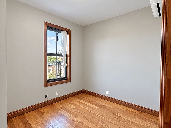 3rd image of 159 Russell St #3