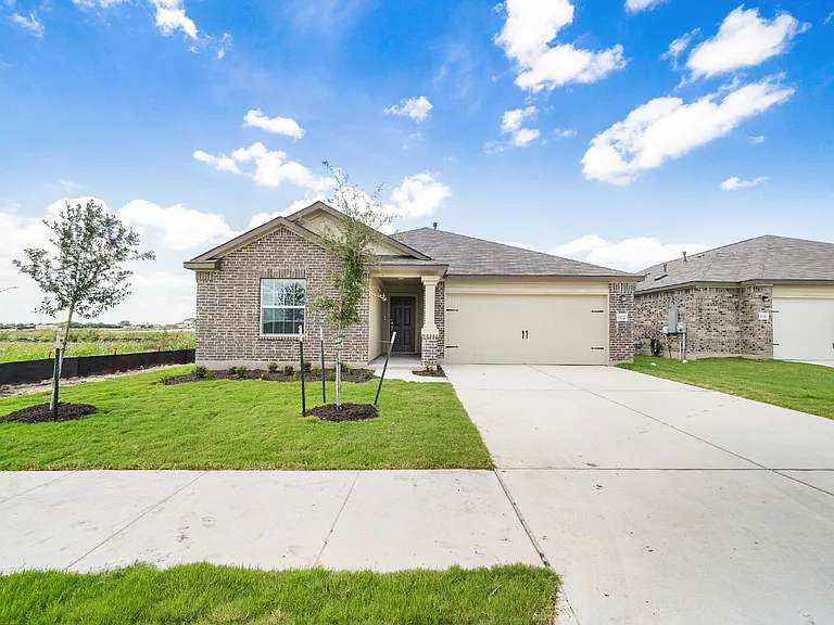 102 Sebring Cir — Photo 3