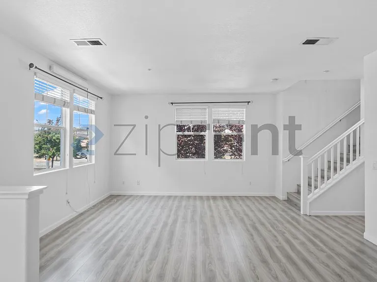 657 N Capitol Ave — Photo 6