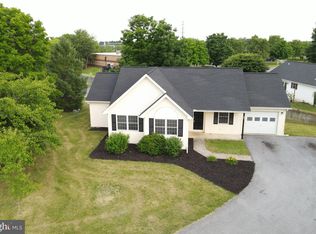 80 Hummingbird Ln, Falling Waters, WV 25419