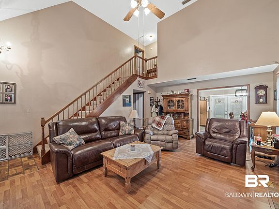 2nd image of 460 Ridgewood Dr
