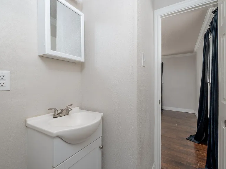 3042 S 28th St — Photo 20