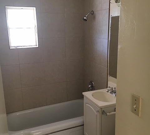 5th image of 2124 E Parkway Dr