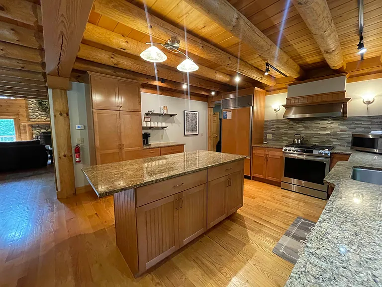 303 Westview Est — Photo 22
