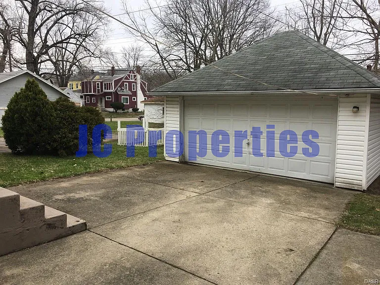 1252 Catalpa Dr — Photo 11