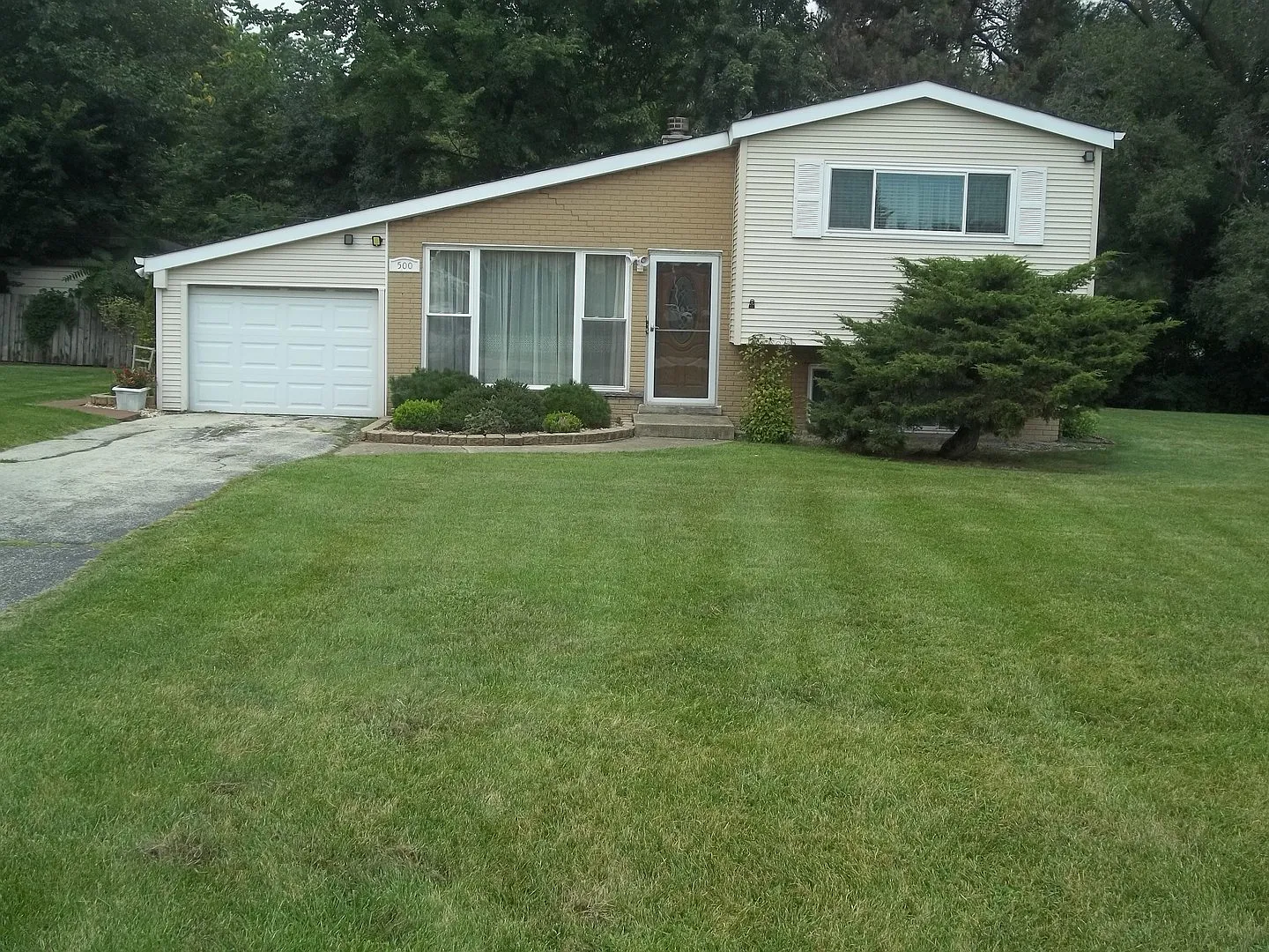 500 Blackstone Pl photo 1