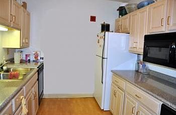 2nd image of 1850 Front St APT 3