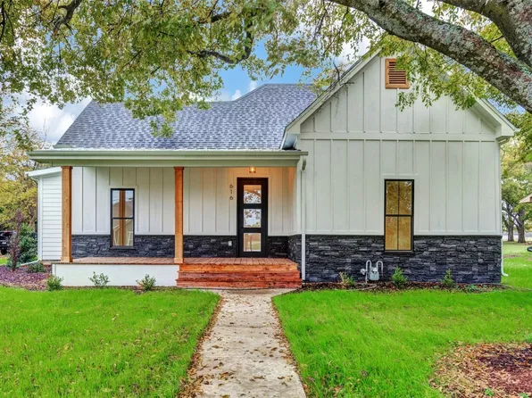 616 N Lamar St, Tioga, TX 76271