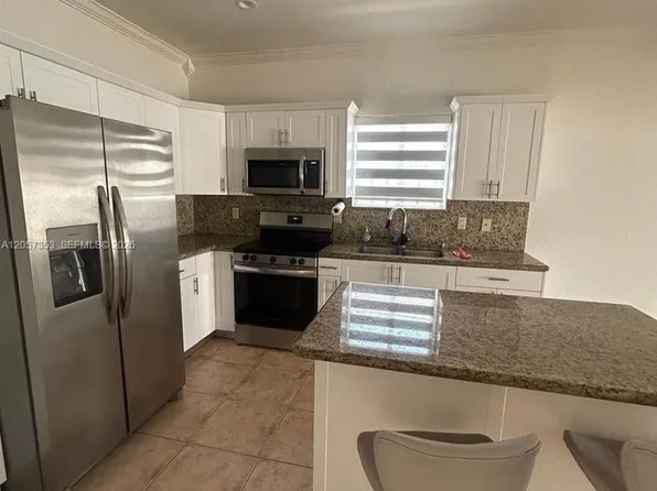 9117 NW 169th St, Miami Lakes, FL 33018