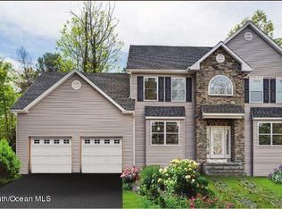 6 Emily Ct, Monroe Township, NJ 08831