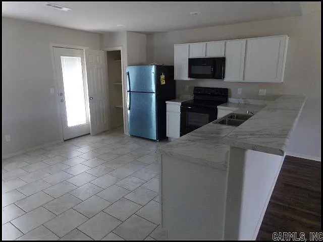 2424 Vivian Dr — Photo 5