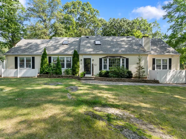 2 Beechwood Road, Branford, CT 06405