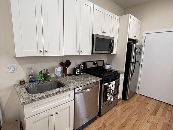 3rd image of 1926 W Girard Ave #2F