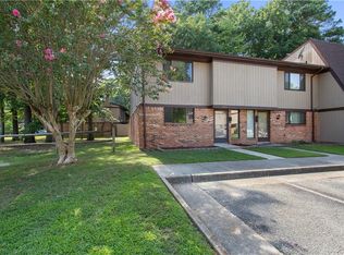 1047 Willow Green Dr, Newport News, VA 23602