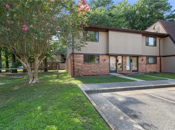 1047 Willow Green Dr, Newport News, VA 23602
