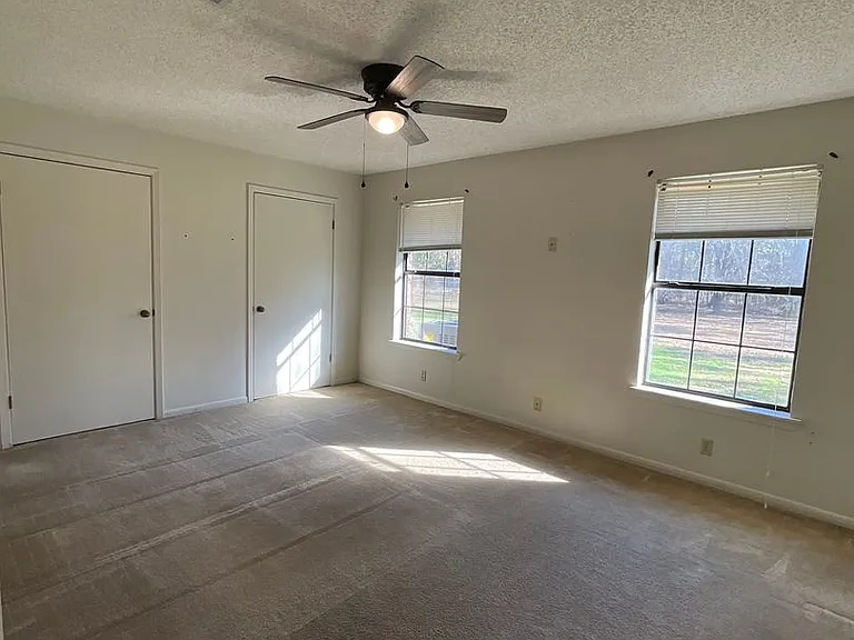 213 Old Oak Ln — Photo 15
