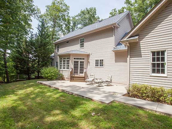 3rd image of 44 Bridlewood Dr