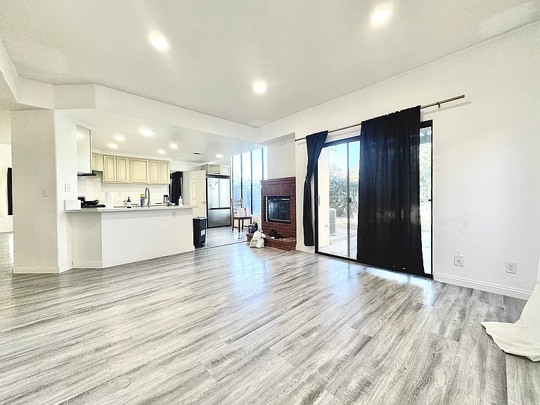 6250 Fleetwood Ln — Photo 8