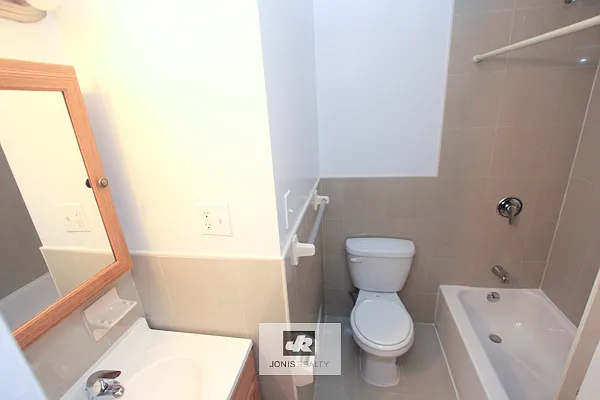 Rented by Jonis Realty | media 25