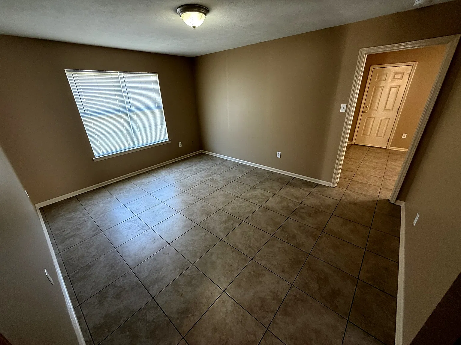 3 bed, 1100 sqft, $1,350 — Photo 2
