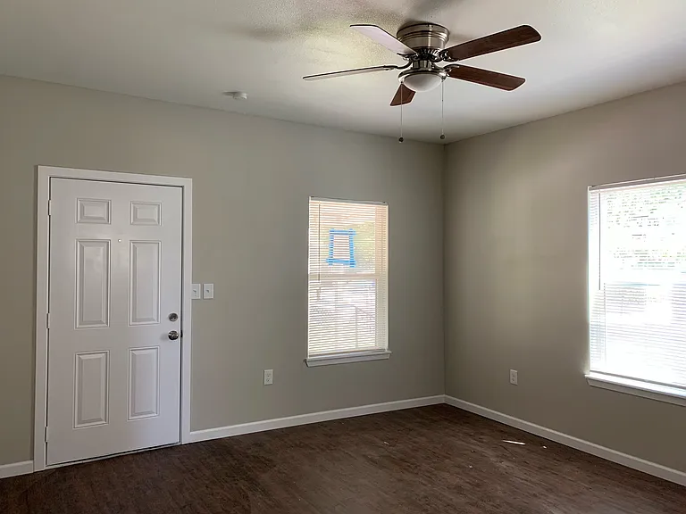 1012 Fay St — Photo 5
