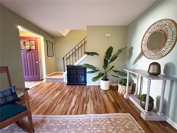 3rd image of 33 Meadow Dr