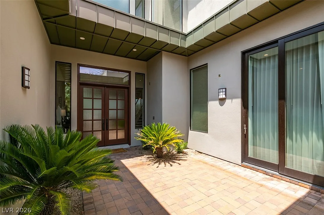 4 bed, 7.0 bath, 4988 sqft, $17,500 — Photo 3