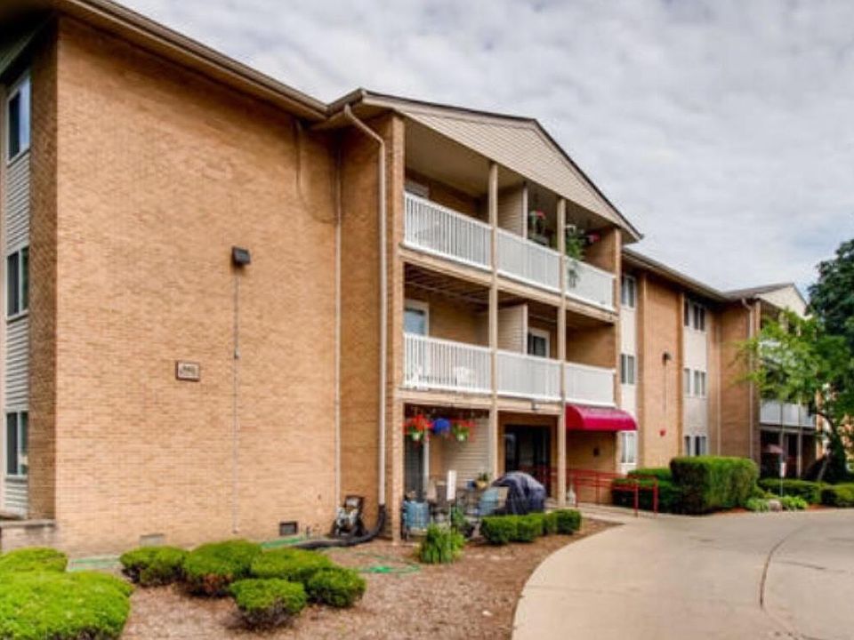 1st image of 940 Beau Dr Unit 106