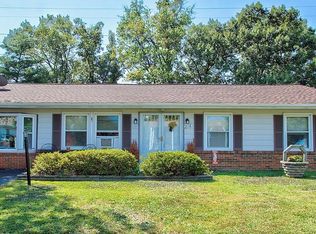 216 Williamsburg Rd, Sterling, VA 20164