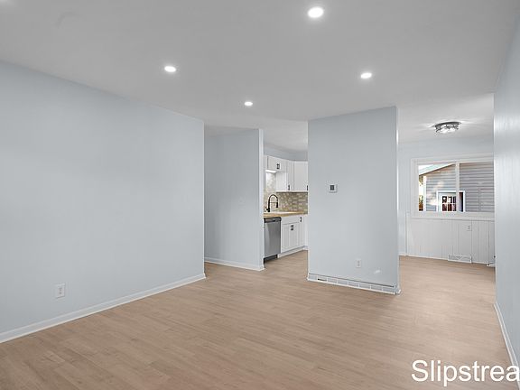 5th image of 208 Meadowlark Ct