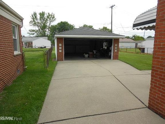 5th image of 22325 Visnaw St