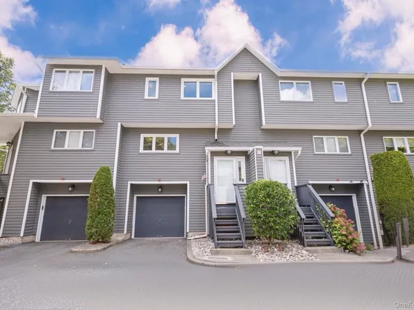 30 Village Green, Bardonia, NY 10954